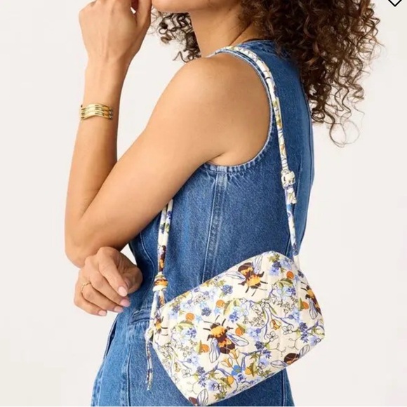 Vera Bradley Handbags - Vera Bradley Blake Crossbody Bee Garden NWT
